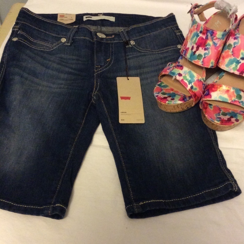 NWT Levi Bermuda Shorts